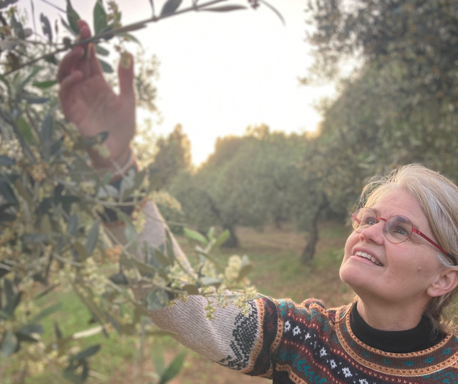 Celine in de olijvenboomgaard van Case di Latomie